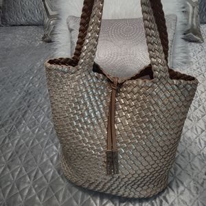 2 in 1 Tote. NWOT Calvin Klein. Gold Metallic & Camel Colors